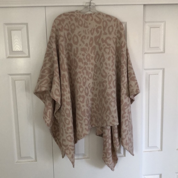 Lauren Conrad Leopard Poncho, One Size - Picture 3 of 4